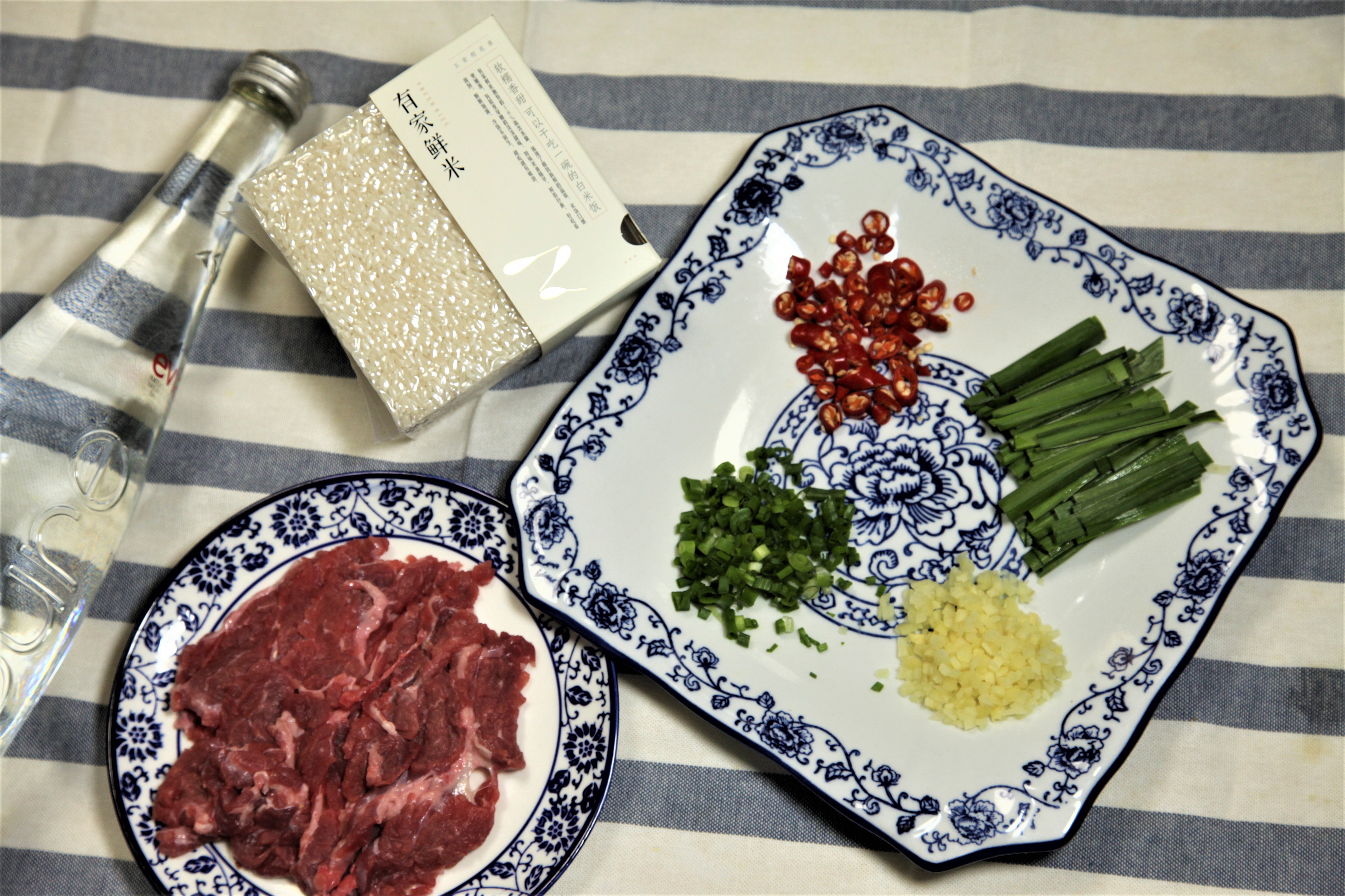 �м��ʳ��� | ��¶�����ࣺ�²�ţ�����׵�����