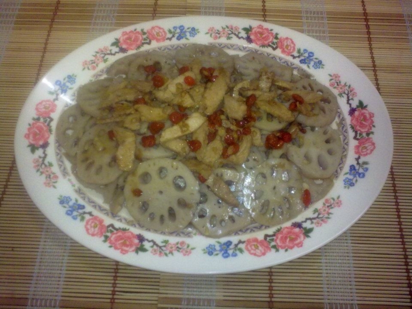 猪肉片子酱烩老藕片的做法