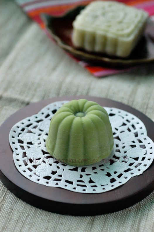 抹茶豆沙冰皮月饼的做法