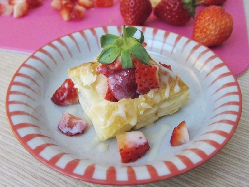 草莓一口酥的做法