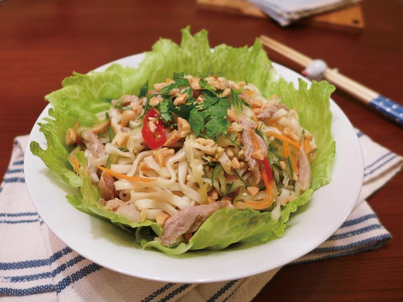 云南风鸡丝拉面的做法