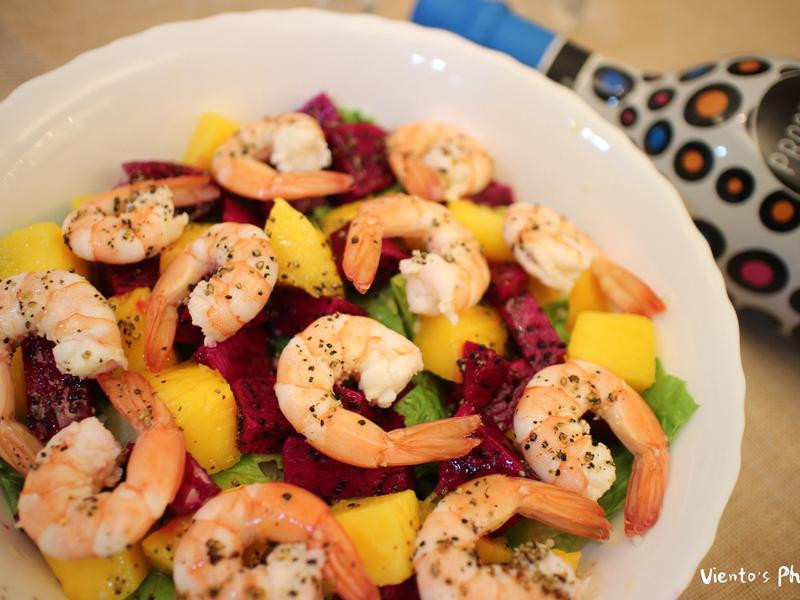 芒果火龙果虾沙拉的做法