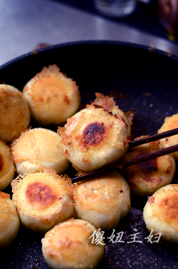 芹菜猪肉水煎包的做法