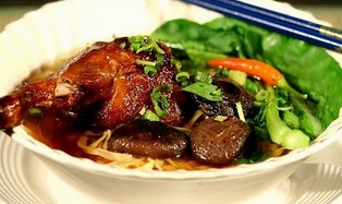 广式鸭腿面的做法