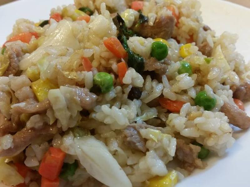 高丽菜肉丝炒饭的做法