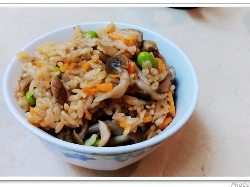 日式鸡肉野菇炊饭的做法