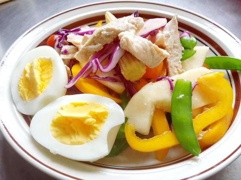 鸡里肌肉和风沙拉的做法