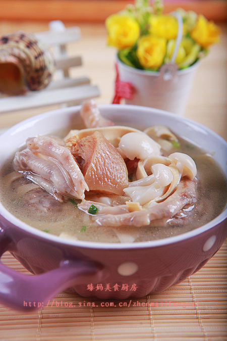 鸭掌菌菇千张汤的做法