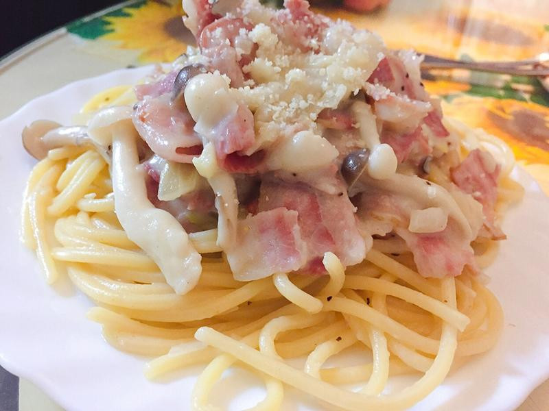 蒜香白酱培根菇菇义面的做法