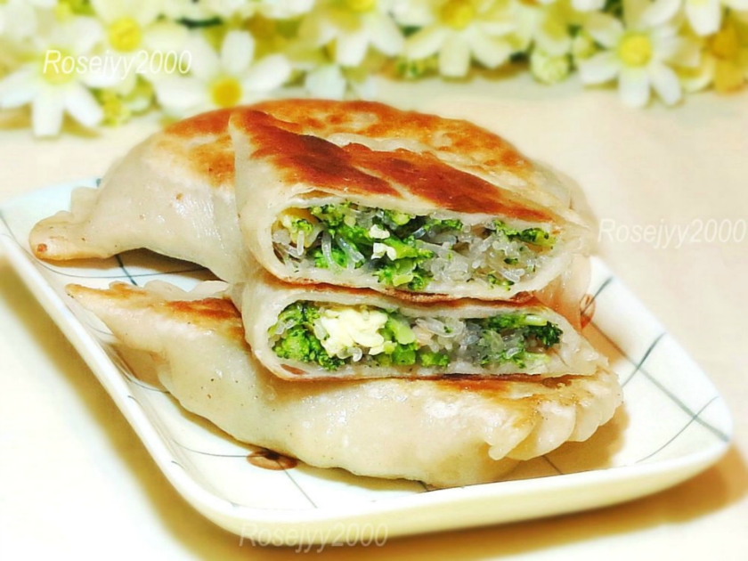 鸡肉蒜苗锅贴的做法