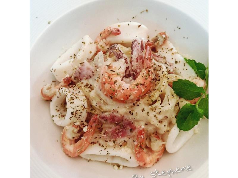 白酱培根海鲜义大利面的做法