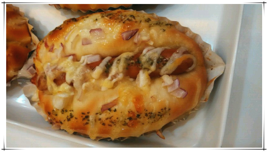 蒜香热狗现烤烘焙的做法