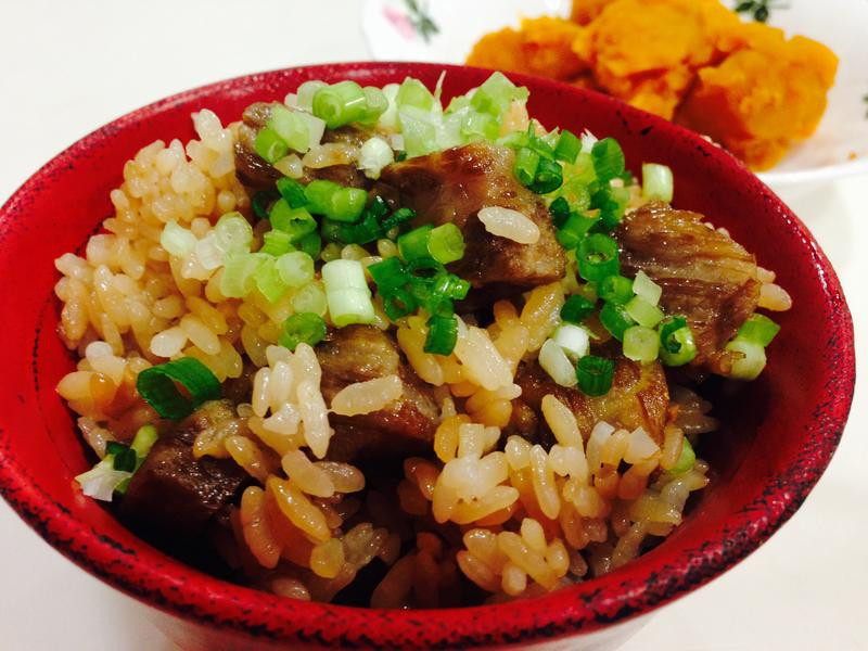 牛排蒜香炒饭的做法