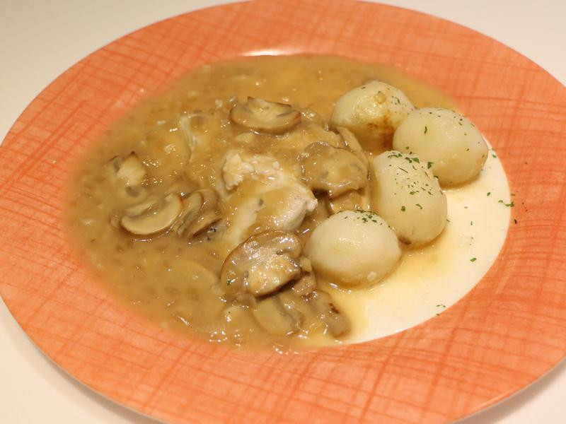 奶油洋菇鲈鱼排的做法