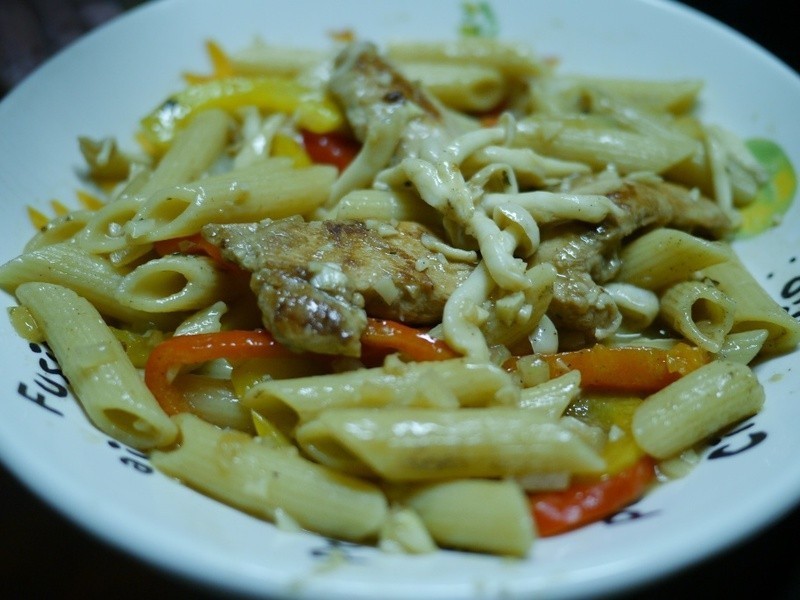 「康宝鲜味炒手鲣鱼风味」 鸡肉彩椒义大利面的做法