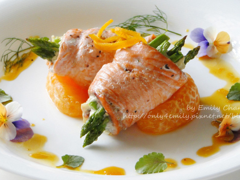 蜜柑鲑鱼芦笋卷的做法