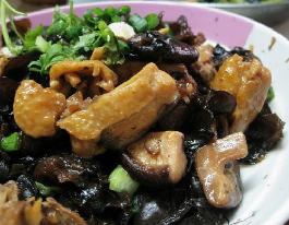 黑木耳炒清远鸡的做法