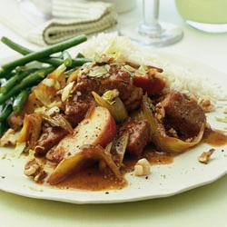 诺曼底苹果芹菜胡桃炒猪肉的做法