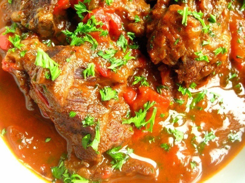 烟燻红椒炖牛肉的做法