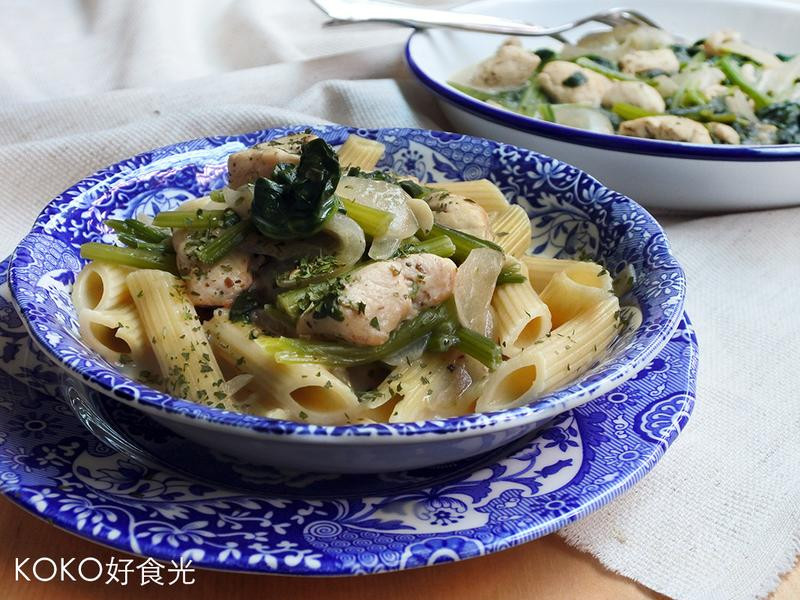 香料奶油菠菜炖鸡胸的做法