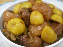 板栗炖猪蹄的做法