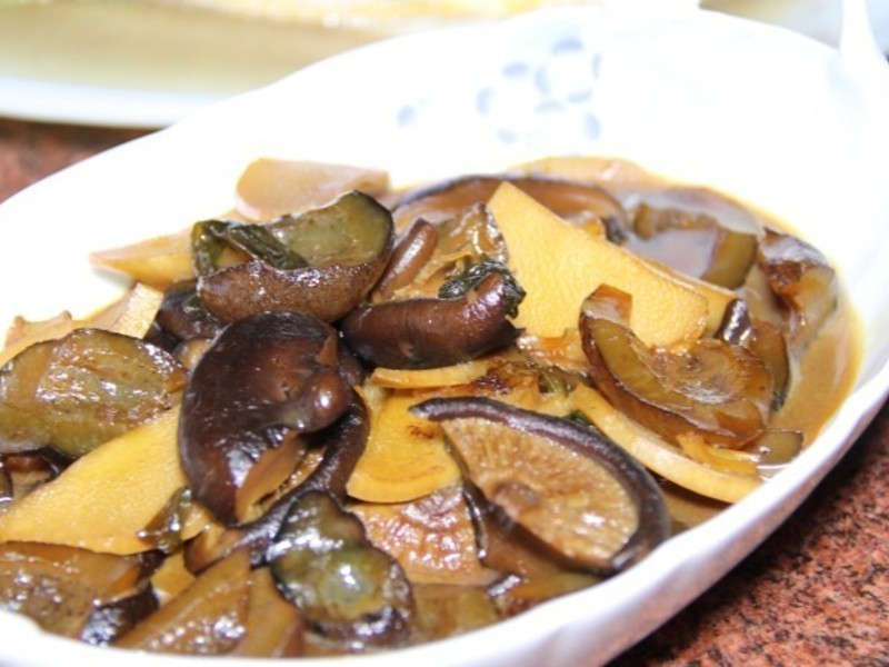 香菇笋片烩海参的做法