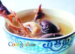 双梅鸭汤的做法