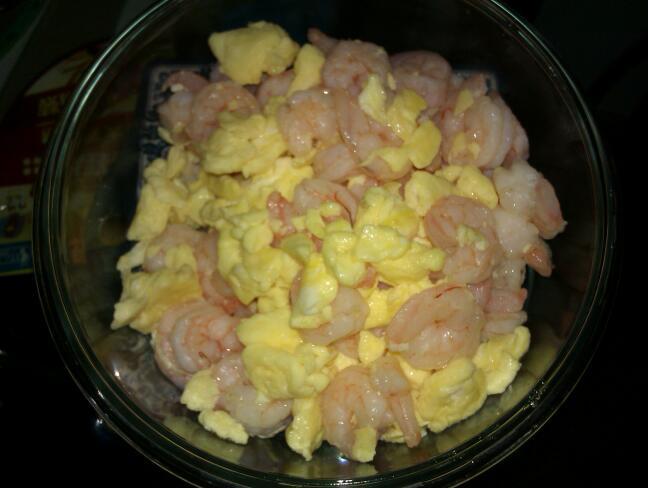 水晶虾仁跑蛋的做法