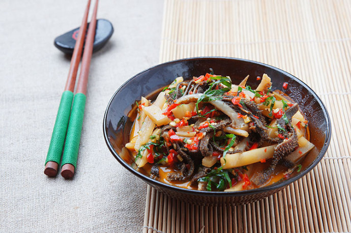 �����ݸ���ϲ���Ĵ��ŵ�С����������ţ��Ҷ������