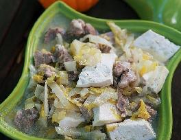酸菜拆骨肉豆腐锅的做法
