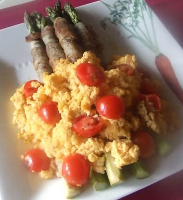 芦笋树下蛋花红的做法