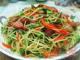 黑豆芽炒腊肉的做法