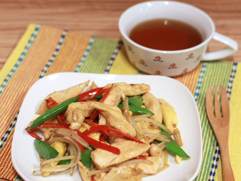 银芽鲜蔬炒鸡柳的做法