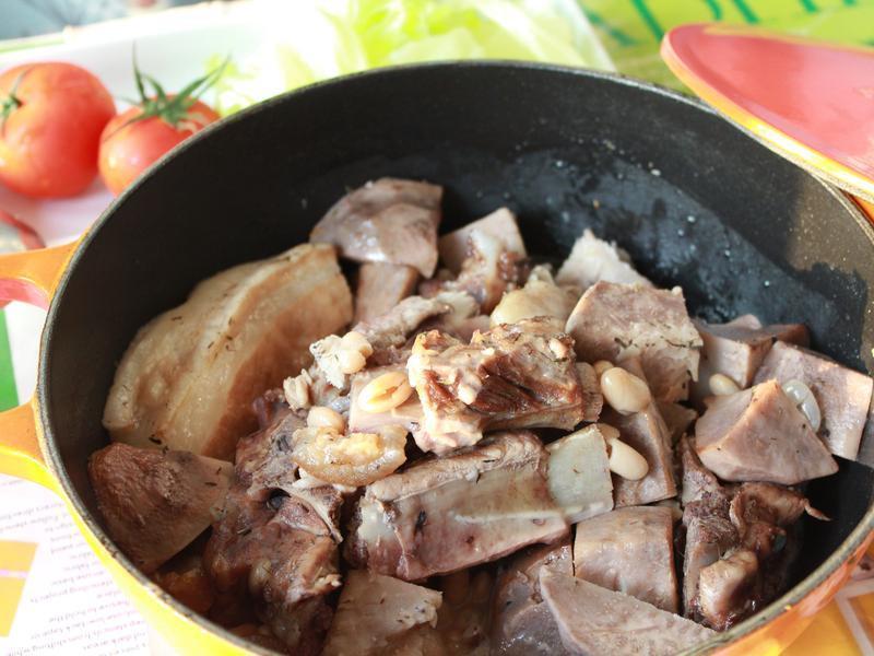 �׶���ͷ���Źǵ�����