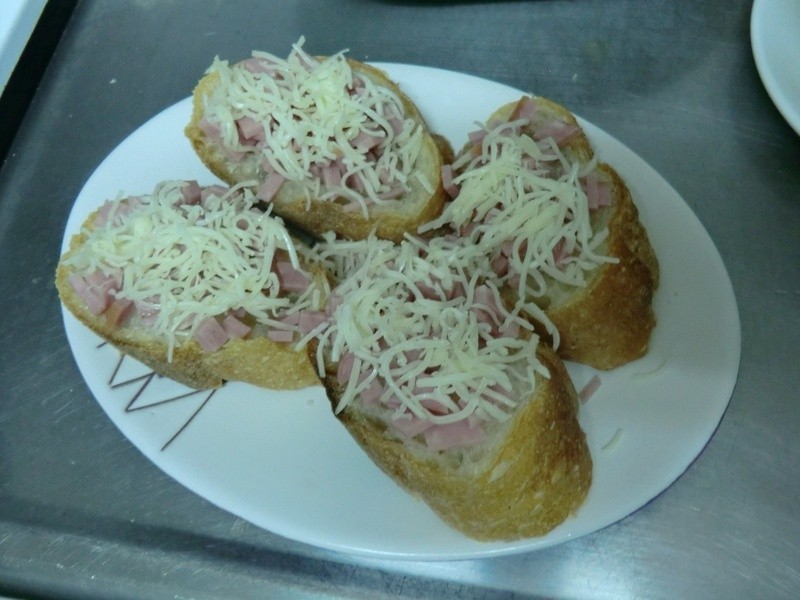 �h������������