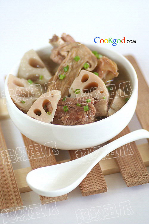 松茸莲藕排骨汤的做法