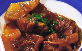 炖牛筋土豆小萝卜的做法