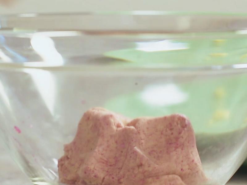 ��ɫѩ����ɵ�����