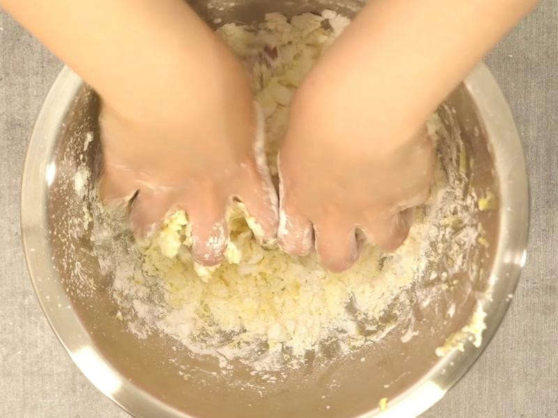 ��ɫѩ����ɵ�����