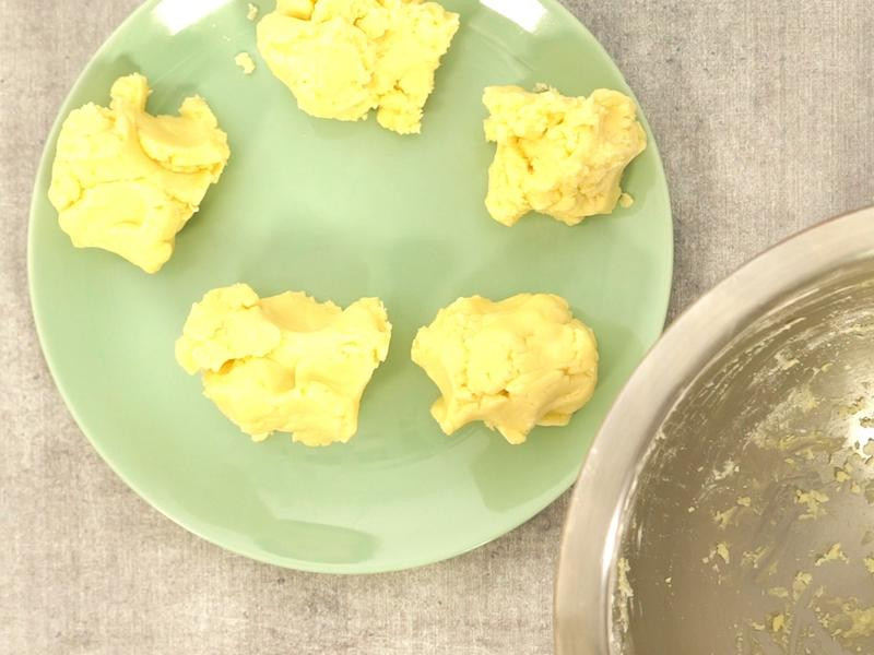 ��ɫѩ����ɵ�����