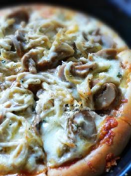 鸡丝鲜菇黑椒披萨的做法