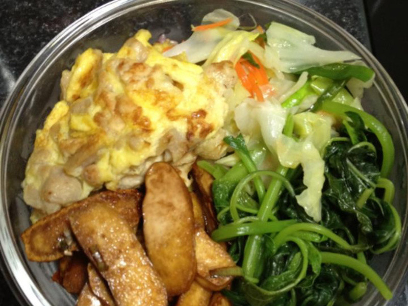 老公的便当菜 高丽菜、苋菜、老公的最爱菜脯蛋、跟酱烧豆干的做法