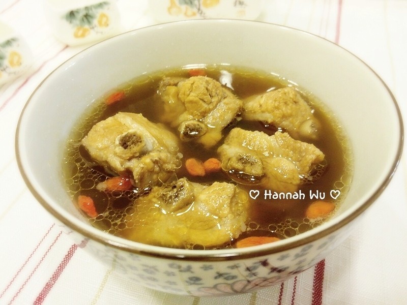 养生药炖排骨的做法