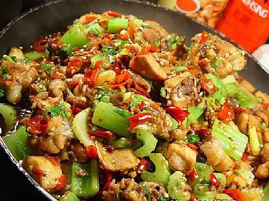 麻辣芹香鸡的做法