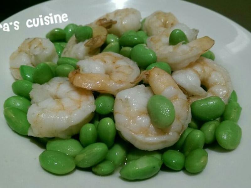 青毛豆仁烩虾球的做法