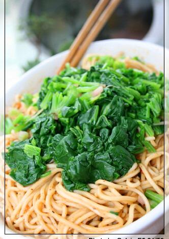 菠菜凉面的做法