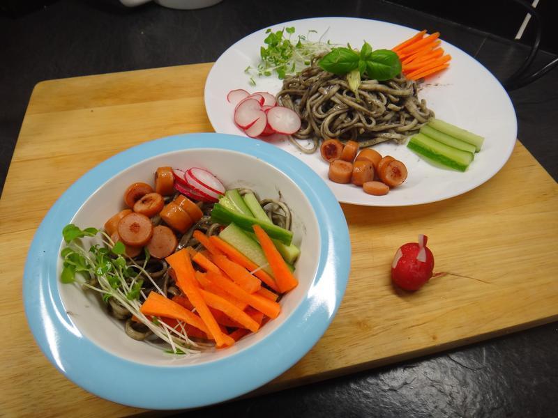 黑麻酱凉面的做法