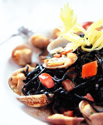 墨鱼蛤蜊面的做法