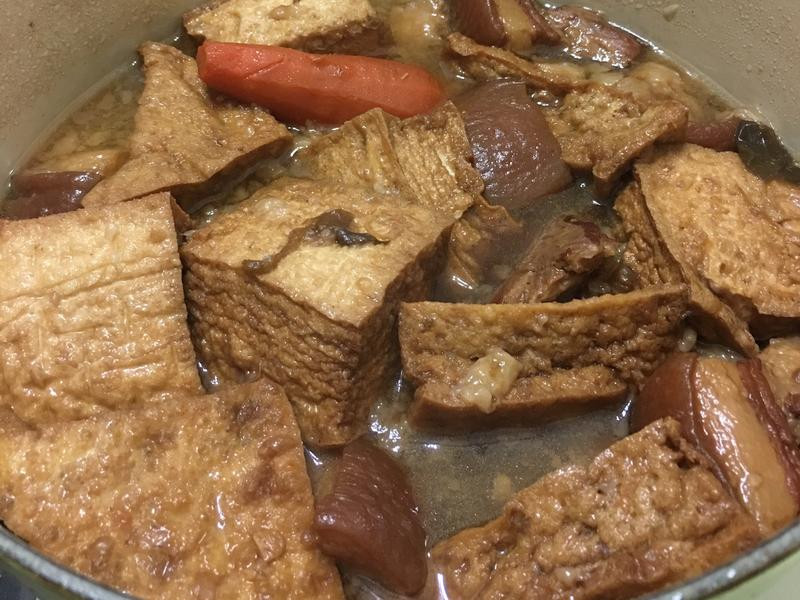 自创家庭式卤五花肉的做法