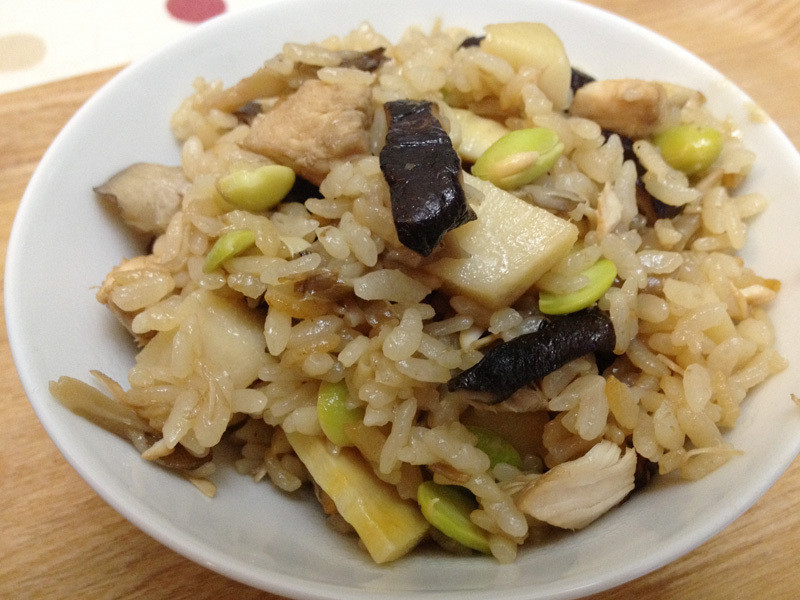 「鸡肉竹笋旬味炊饭」好美味!的做法